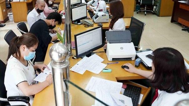 Lãi suất cao, tiền gửi vào ngân hàng tăng đột biến