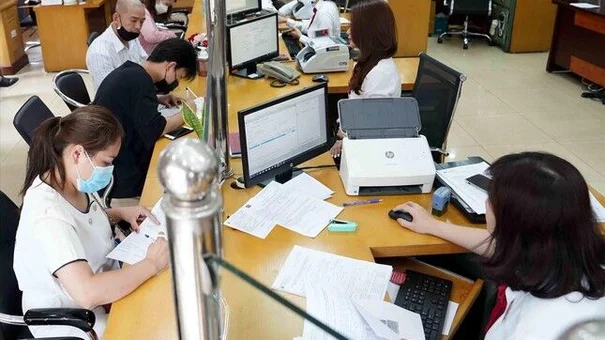 Lãi suất cao, tiền gửi vào ngân hàng tăng đột biến