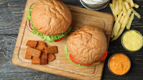 Tiêu thụ nhiều bánh mì hamburger có thể gây tác hại không ngờ