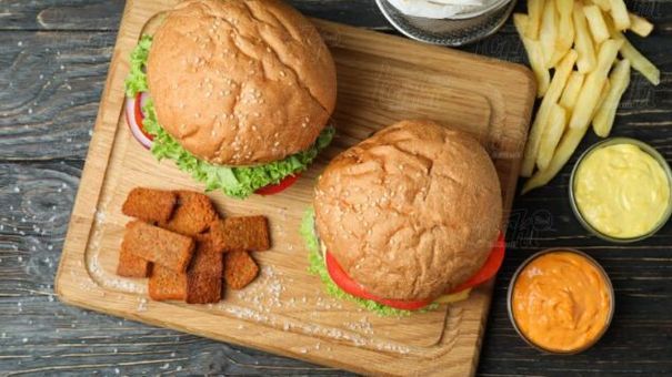 Tiêu thụ nhiều bánh mì hamburger có thể gây tác hại không ngờ
