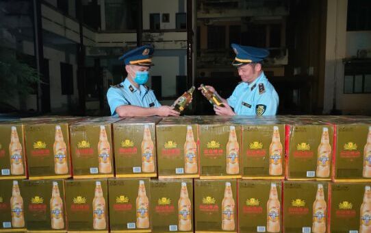 Gần 1.000 chai bia không rõ nguồn gốc xuất xứ bị thu giữ