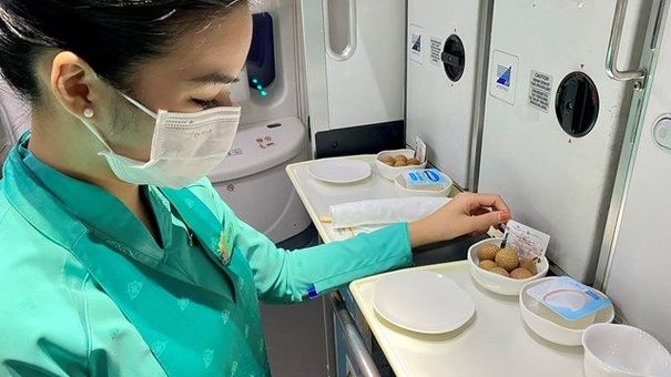 Vietnam Airlines lần đầu tiên phục vụ món tráng miệng nhãn lồng Sơn La