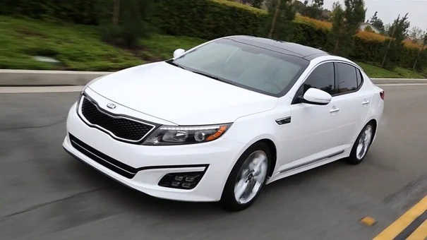 Kia triệu hồi hơn 250.000 chiếc Optima Sedan sau sự cố tấm trần xe