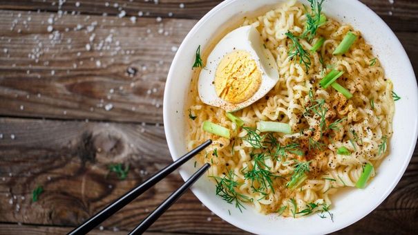 Mì ăn liền gây nóng, Chuyên gia nói gì?