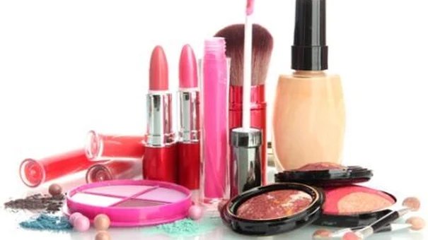 Hàng loạt sản phẩm mỹ phẩm chứa hóa chất có thể ảnh hưởng tới nội tiết của phụ nữ