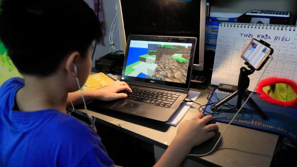 Nguy hiểm rình rập trẻ trên môi trường mạng