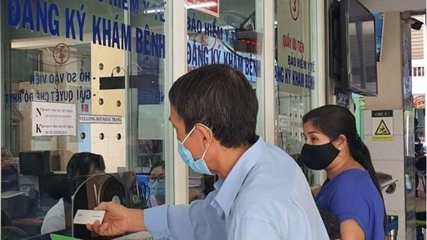 Thủ tướng yêu cầu xem xét nội dung báo chí phản ánh về bảo hiểm y tế