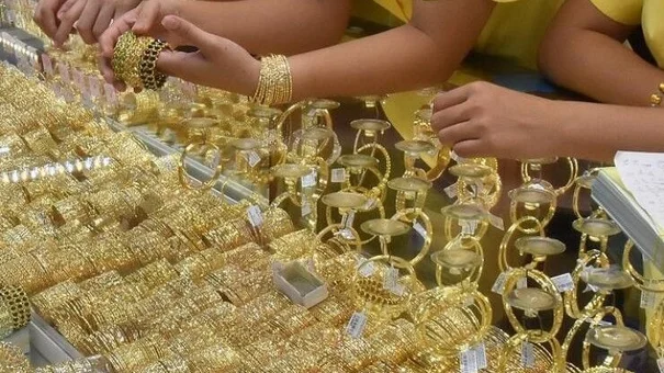 Giá vàng hôm nay 17/8: Vàng trong nước cao hơn thế giới hơn 16 triệu