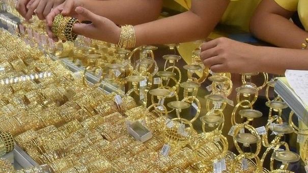 Giá vàng hôm nay 29/8: Vàng 9999 đi ngang, vàng trang sức vẫn duy trì đà đi xuống