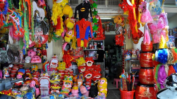 Đồ chơi Trung thu - Chọn đúng để giữ an toàn cho trẻ