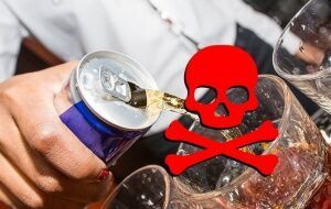 Cảnh báo nguy hiểm khôn lường từ thói quen pha rượu với nước ngọt