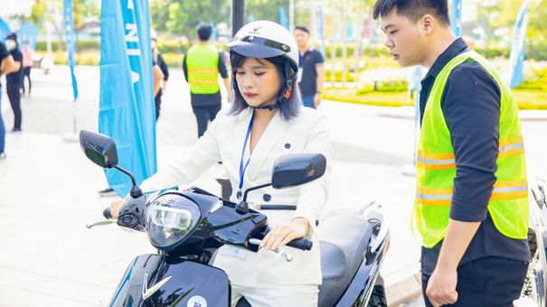 Có gì trên xe máy điện VinFast lần đầu tiên được cập nhật phần mềm?