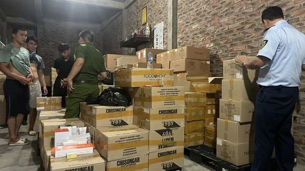 Tạm giữ 41.500 sản phẩm mỹ phẩm Hàn Quốc nghi nhập lậu