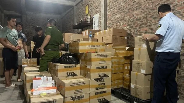 Tạm giữ 41.500 sản phẩm mỹ phẩm Hàn Quốc nghi nhập lậu