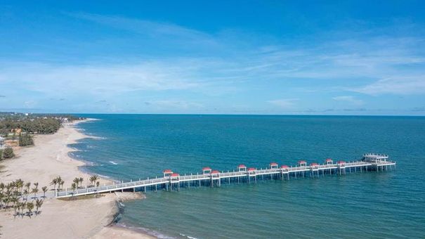 Meliá Hồ Tràm  ra mắt cầu ngắm biển và phố thương mại Hamptons Plaza