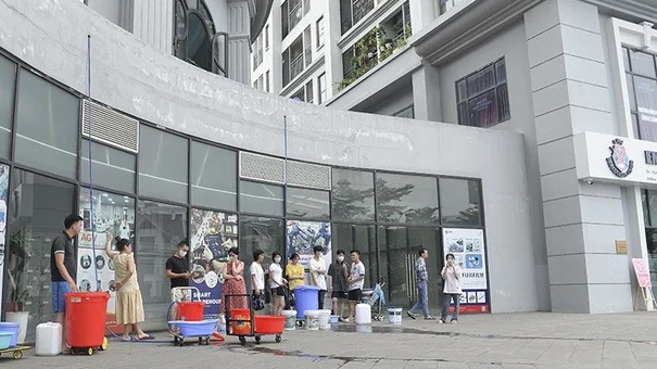 Hơn 1.000 hộ dân chung cư Hateco Apollo Xuân Phương khốn khổ vì mất nước