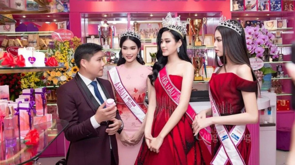 Những nghệ sĩ nổi tiếng nào đã quảng cáo, tiếp thị cho nước hoa Charme Perfume?