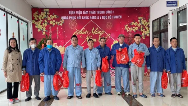 Long Hưng tặng hơn 200 phần quà Tết cho bệnh nhân tại Bệnh viện tâm thần Trung ương