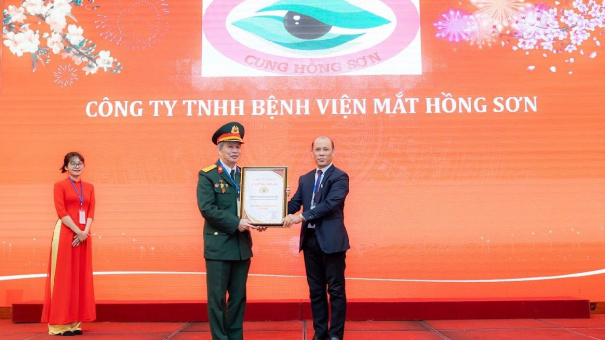 Bệnh viện mắt Hồng Sơn đạt giải Top 10 Thương hiệu uy tín hàng đầu Đông Nam Á