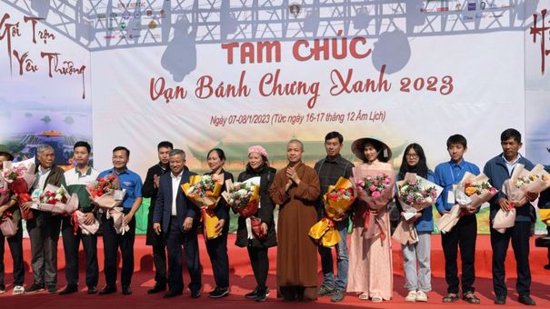 Chùa Tam Chúc gói một vạn bánh chưng xanh tặng người nghèo