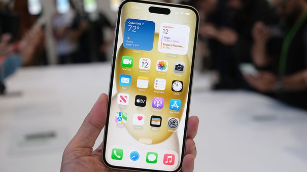 iPhone 15 khóa mạng được rao giá từ 16,5 triệu đồng
