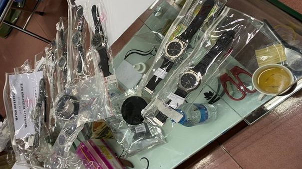 Quản lý thị trường Hà Nội: Tạm giữ 30 chiếc đồng hồ Rolex, Hublot trị giá hơn 7 tỷ đồng