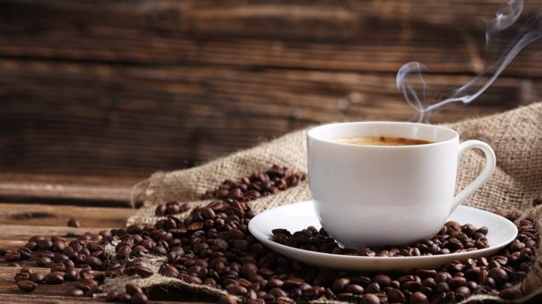 Uống cà phê trước khi ăn sáng có hại dạ dày không?
