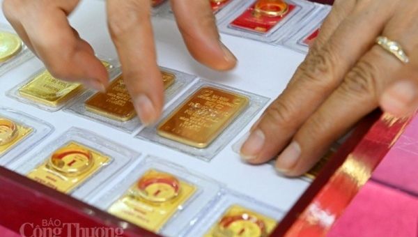 Giá vàng hôm nay 26/10/2023: Giá vàng 9999, SJC, 24K, Mi Hồng, PNJ, DOJI lao dốc dữ dội, giảm đến 350.000 đồng/lượng