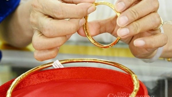 Giá vàng hôm nay 6/10/2023: Giá vàng 9999, SJC, Mi Hồng, 24K, DOJI, PNJ bất ngờ tăng mạnh