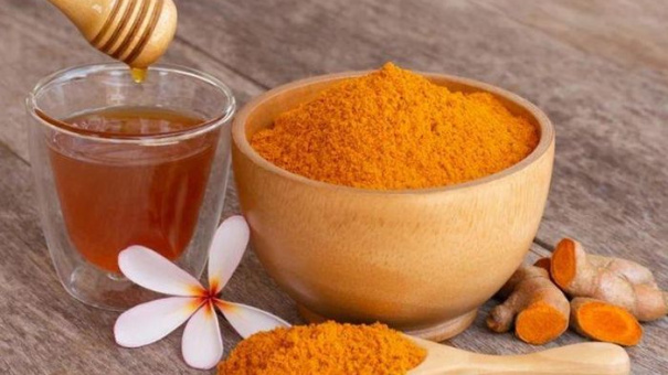 Cách pha tinh bột nghệ với mật ong để uống tốt cho sức khỏe