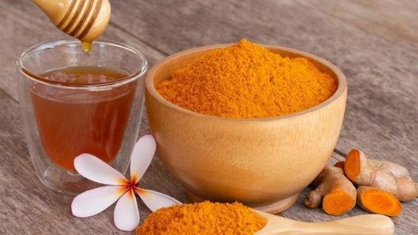 Cách pha tinh bột nghệ với mật ong để uống tốt cho sức khỏe