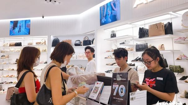 Chưa tới Black Friday, hàng loạt thương hiệu đã tung khuyến mãi khủng