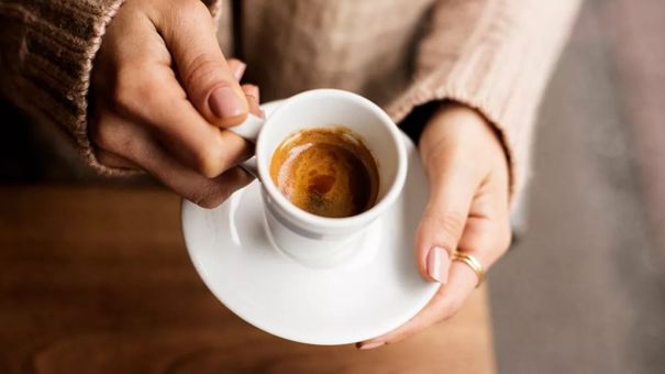 Bác sĩ cảnh báo một sai lầm uống cà phê sáng gây mệt mỏi