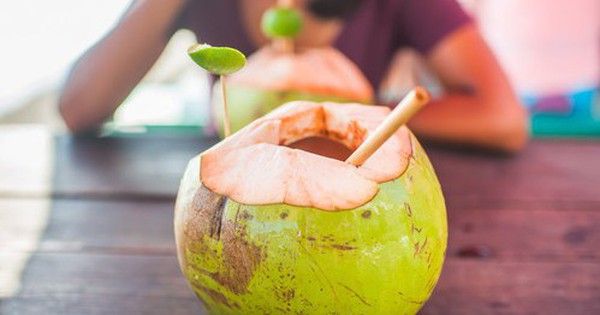 Nước dừa rất tốt nhưng đây là thời điểm nó trở nên độc hại, khiến đường huyết tăng vọt và gây hại thận