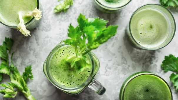 Loại nước chỉ cần 1 cây rau mà hạ mỡ máu rất tốt, giảm huyết áp, ngừa ung thư, luôn sẵn ở chợ Việt