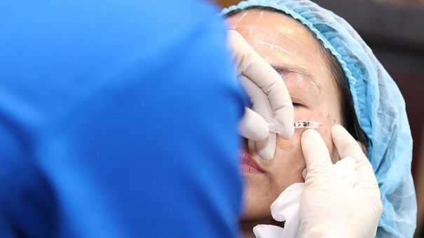 Tiền mất tật mang vì sập bẫy quảng cáo làm đẹp cận Tết