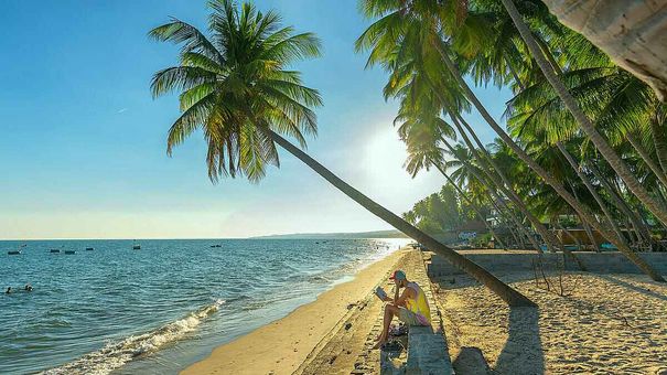 Doanh nghiệp than thở khách sạn Phan Thiết từ chối khách ở một đêm, đòi đặt suất ăn