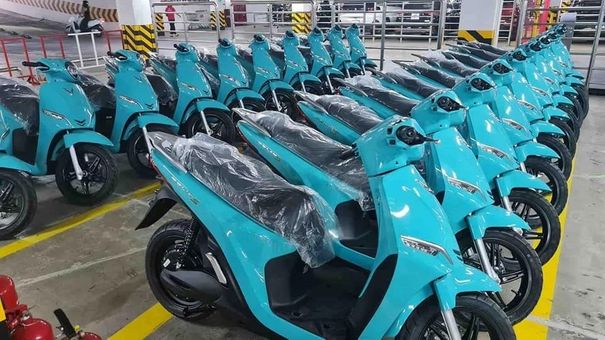 Dàn xe máy điện VinFast lộ diện, sắp cạnh tranh xe ôm công nghệ với Grab, Gojek?