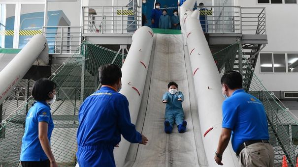 Cảnh giác các trang mạng trại hè hướng nghiệp hàng không giả mạo