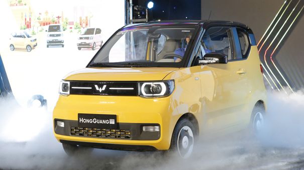 Xe điện rẻ nhất Việt Nam ra mắt, giá từ 239 triệu đồng