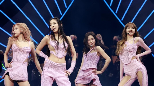 Tiền bán vé 2 show BlackPink vượt doanh thu cả quý của gần 700 doanh nghiệp trên sàn chứng khoán