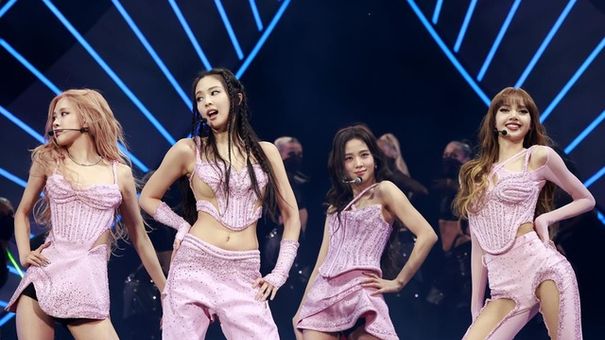 Tiền bán vé 2 show BlackPink vượt doanh thu cả quý của gần 700 doanh nghiệp trên sàn chứng khoán