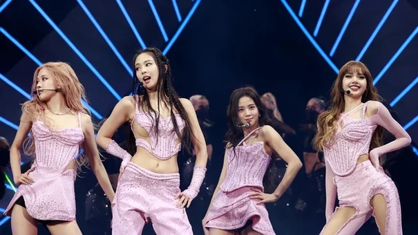 Tiền bán vé 2 show BlackPink vượt doanh thu cả quý của gần 700 doanh nghiệp trên sàn chứng khoán