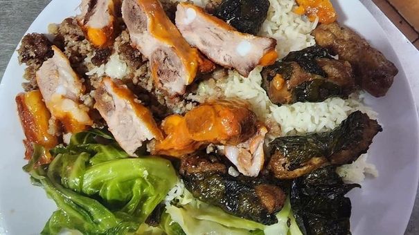 Cơm bình dân giá 160.000 đồng ở cổng Bệnh viện Bạch Mai, chủ quán nói 'không chặt chém'
