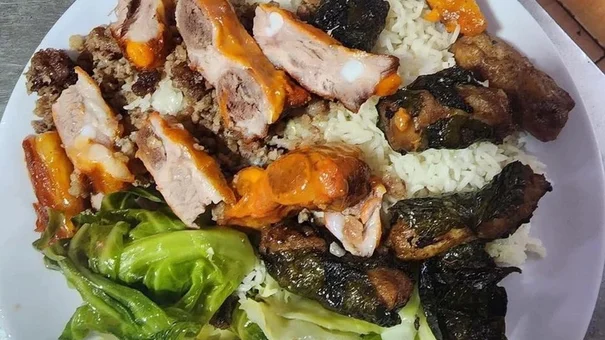 Cơm bình dân giá 160.000 đồng ở cổng Bệnh viện Bạch Mai, chủ quán nói 'không chặt chém'