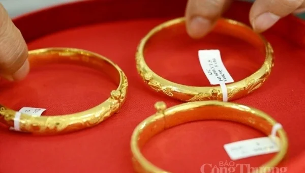 Giá vàng hôm nay 10/8/2023: Giá vàng 9999, SJC, 24k cùng giá vàng thế giới tiếp tục trượt dốc