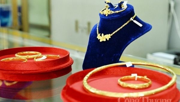 Giá vàng hôm nay 11/8/2023: Giá vàng 9999, SJC, 24k, BTMC duy trì mức tăng nhẹ