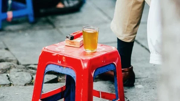 Tin được không, uống trà nóng giúp giải nhiệt không kém trà đá?