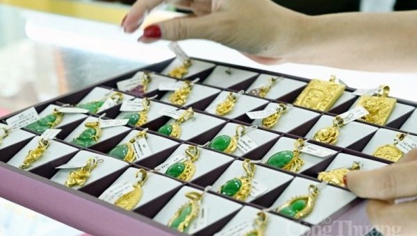 Giá vàng hôm nay 26/8/2023: Giá vàng 9999, SJC, DOJI, PNJ, 24k đồng loạt giảm nhẹ cùng vàng thế giới