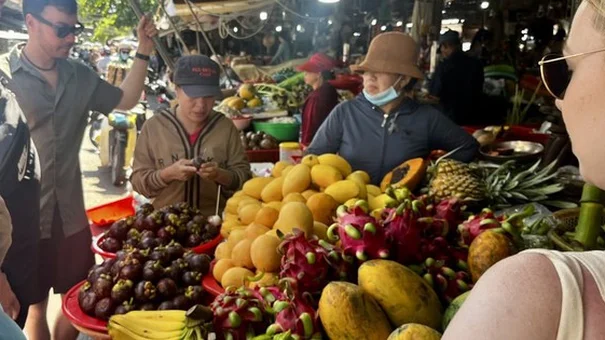 Du khách nước ngoài chia sẻ về những món ăn nhất định phải trải nghiệm tại Hội An